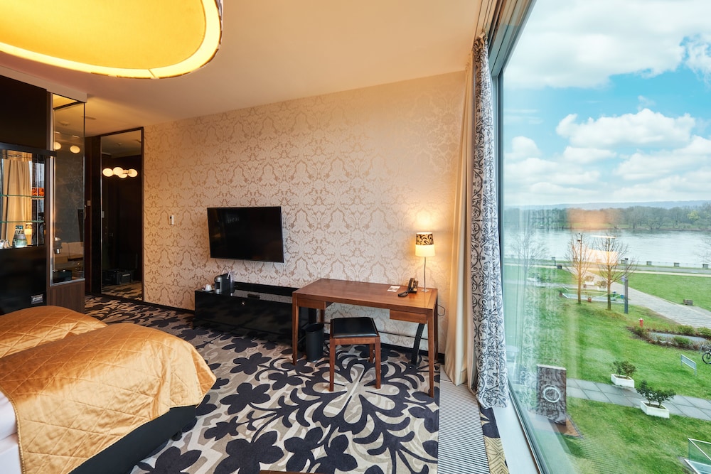 Superior Room Deluxe (partial river view) - Photo 3