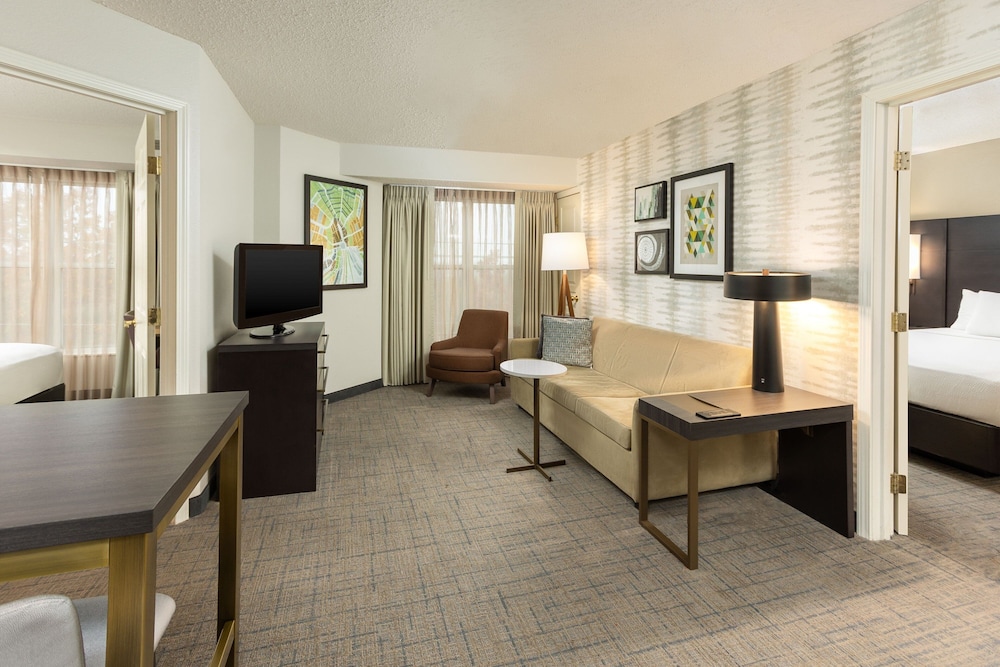 Suite, 2 Bedrooms - Photo 1