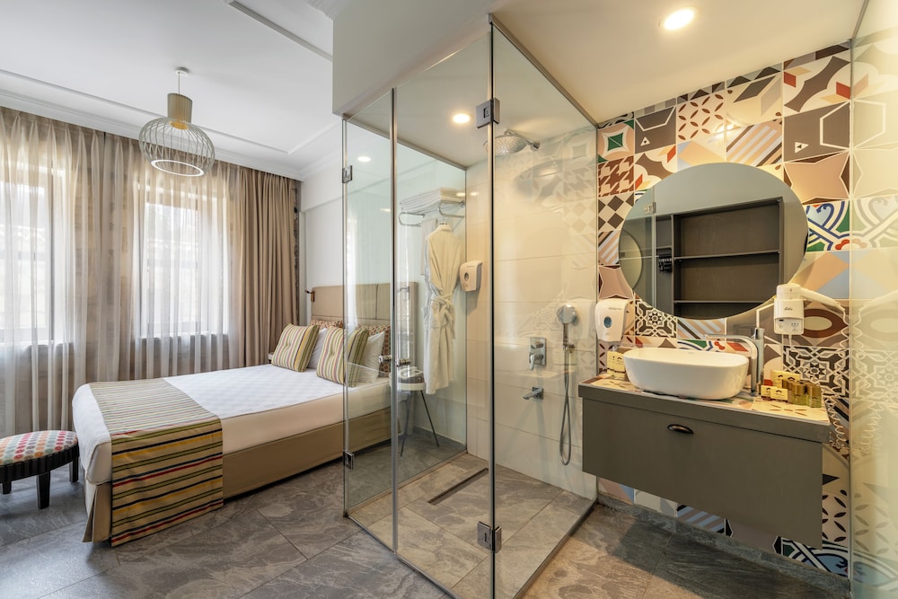 Fiore Anex Deluxe Room - Photo 8