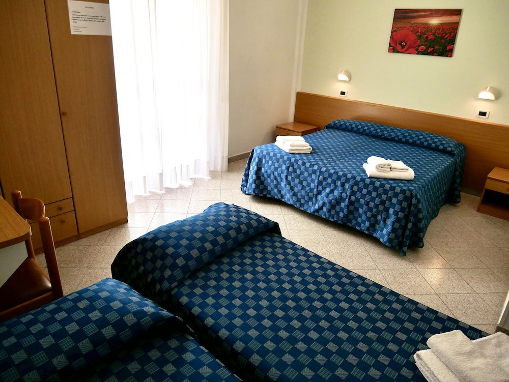 Triple Room, Multiple Beds