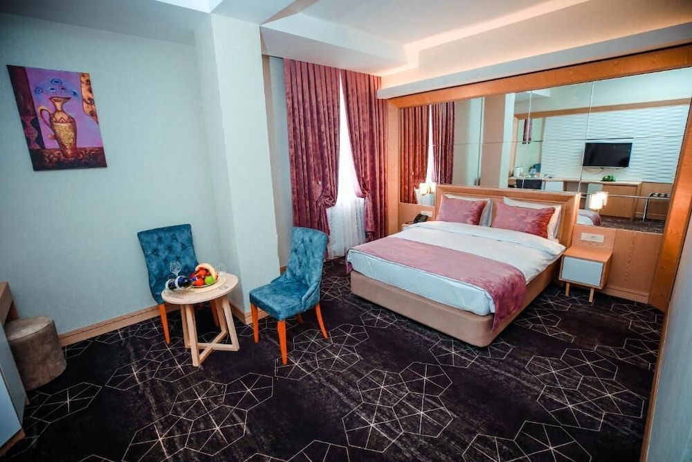 Deluxe Double Room - Photo 1