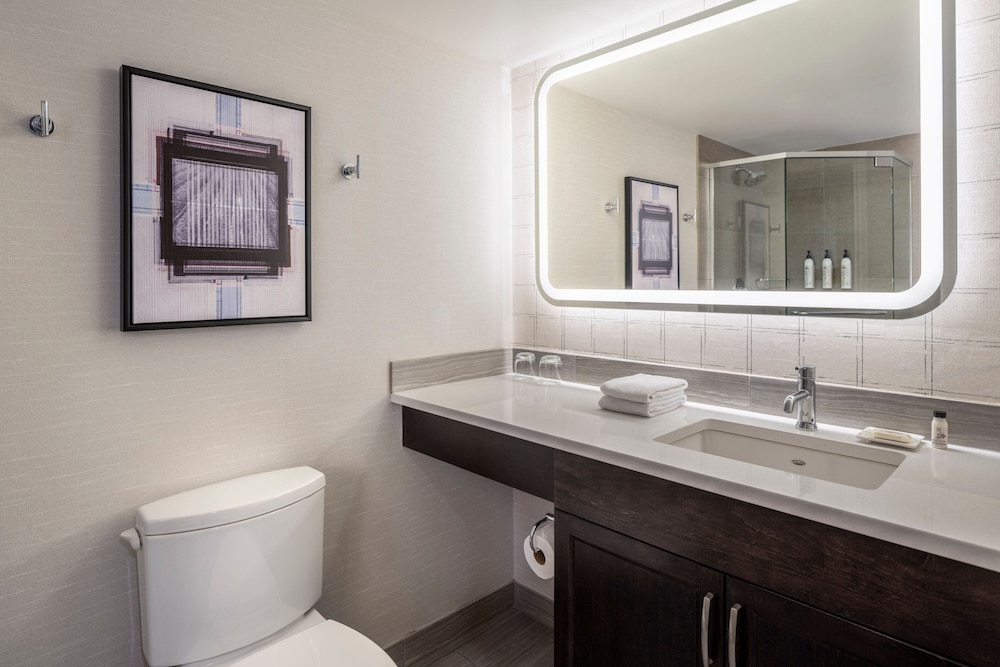 Grand Condo, 1 Bedroom - Photo 4