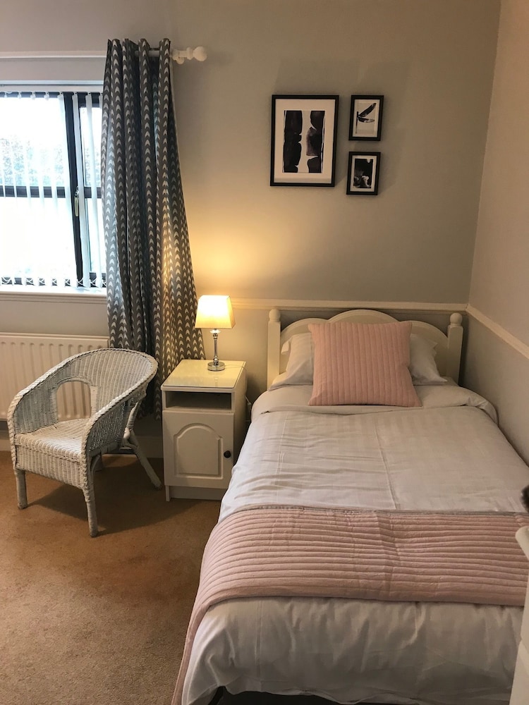Classic Triple Room, Garden View photo 2