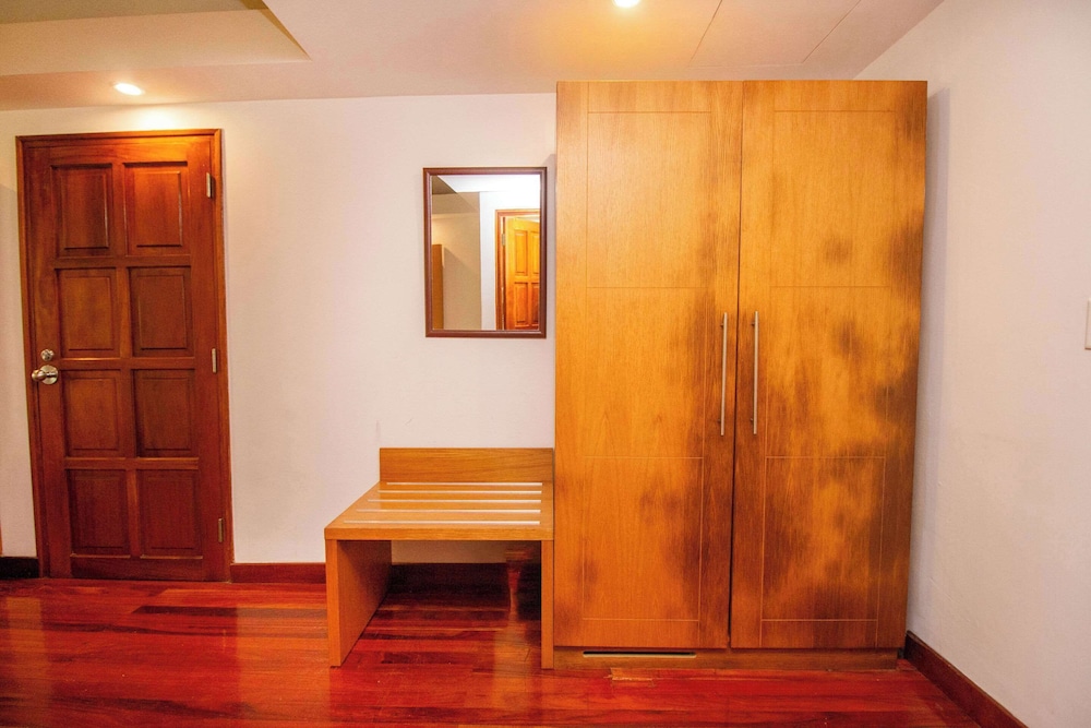 Standard Room, 2 Double Beds, Non Smoking - Photo 4