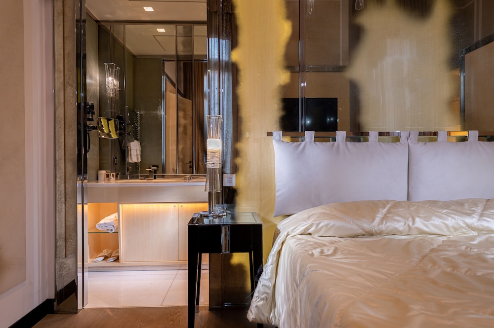 Available room thumbnail 6