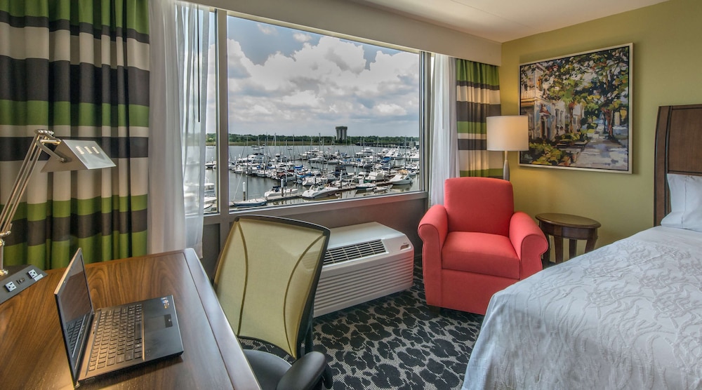 Room, 1 King Bed, Accessible (Hearing, Water View)