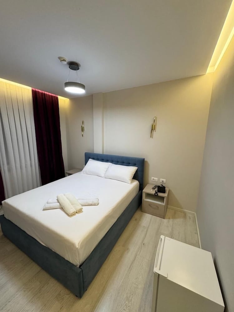 Deluxe Double or Twin Room, 1 King Bed
