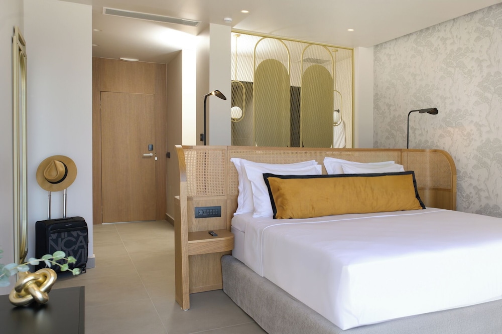 Premium Studio Suite, 1 King Bed, Private Pool, Sea View