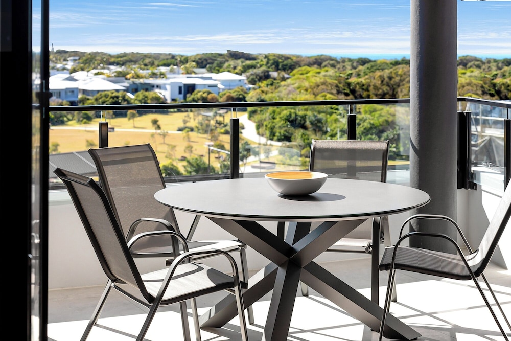 Superior Apartment, 4 Bedrooms, Ocean View photo 3