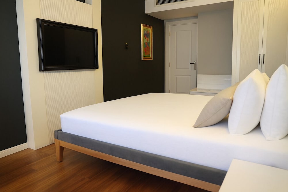 Family Suite, 1 Double Bed, Non Smoking, City View (with Sofabed) photo 2