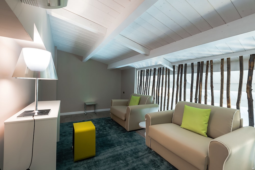 Family Suite (split level)