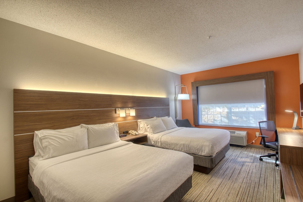 Standard Room, 2 Queen Beds - Photo 4