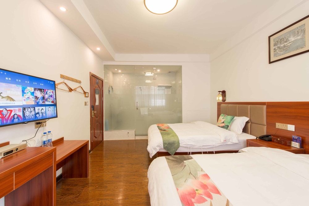 Basic Twin Room, 2 Double Beds photo 2