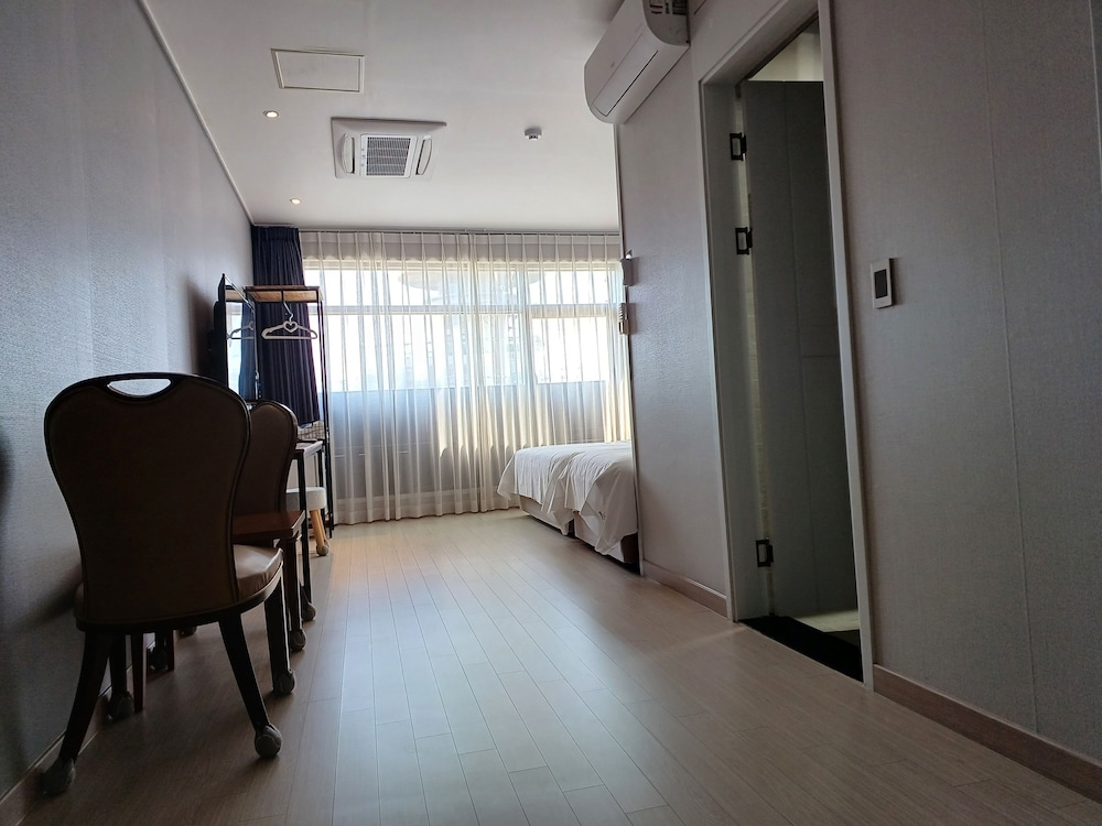 Standard Double or Twin Room - Photo 2