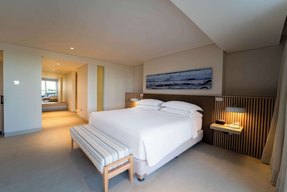 Superior Suite, 1 King Bed, Bay View photo 1