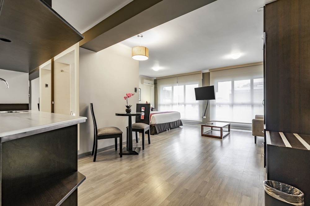 Deluxe Studio Suite