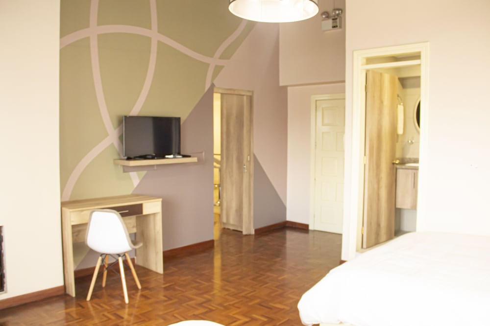 Family Quadruple Room, 2 Queen Beds, Private Bathroom photo 3