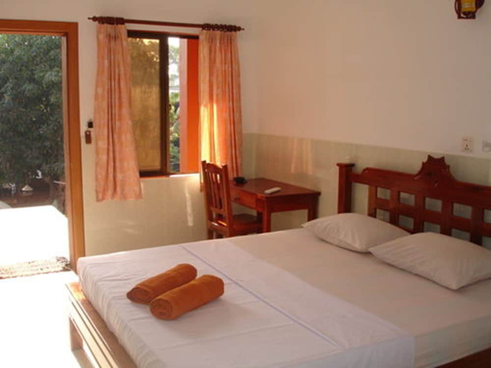 Single Room (With Fan)