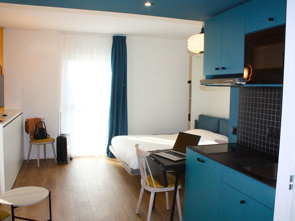 Studio, Multiple Beds - Photo 7