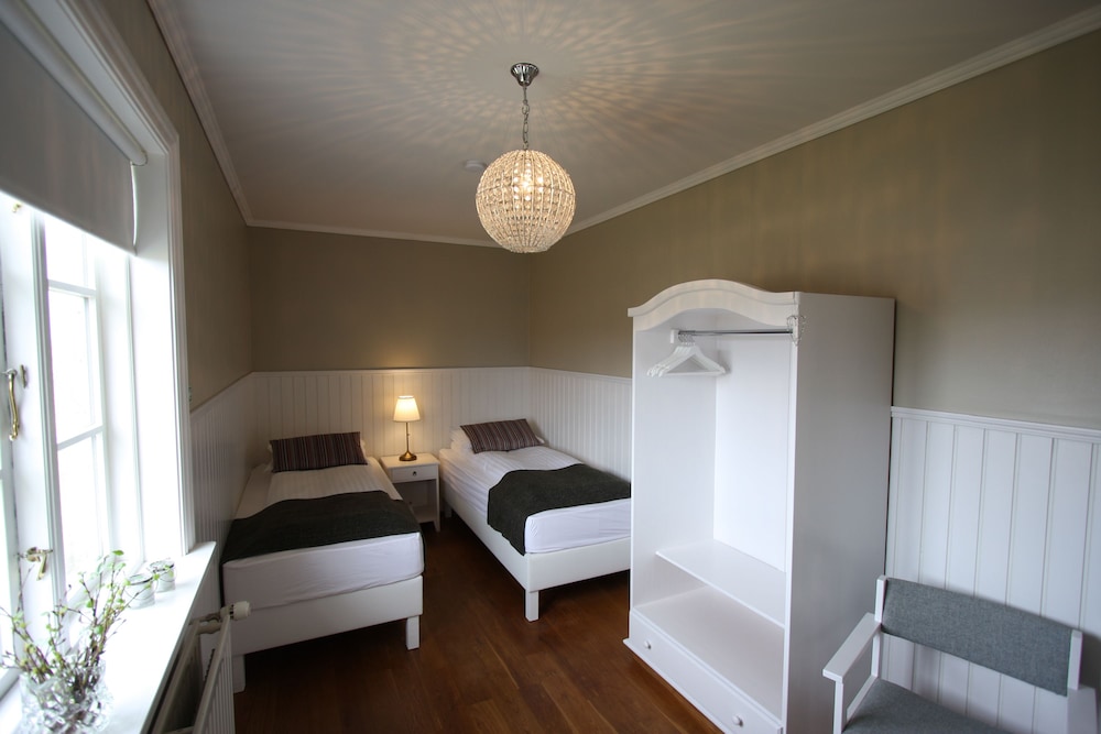 Standard Double or Twin Room, Shared Bathroom photo 3