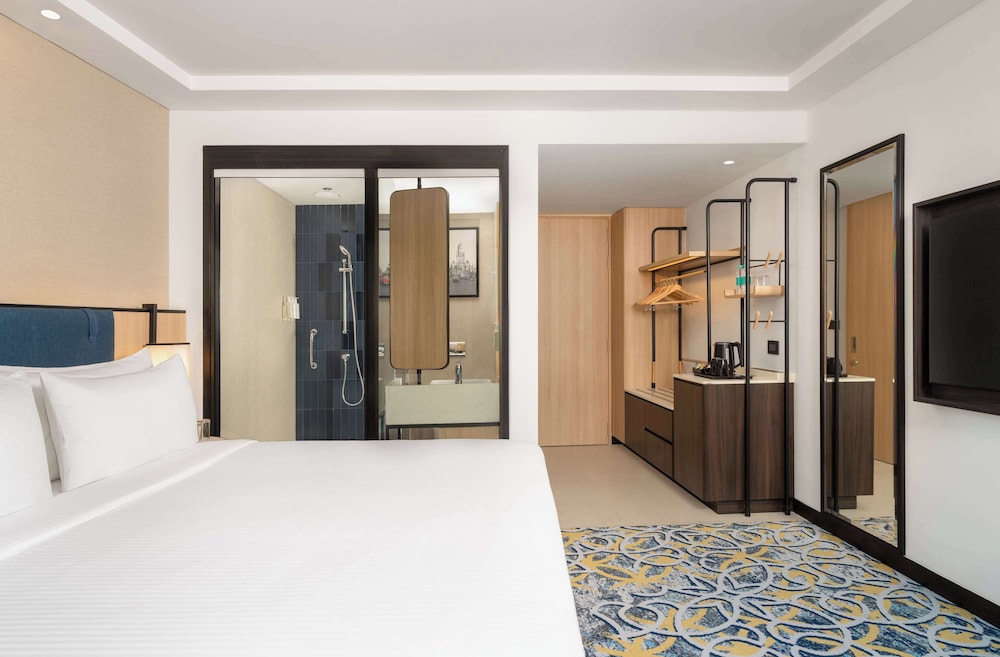 Room, 1 King Bed, City View
