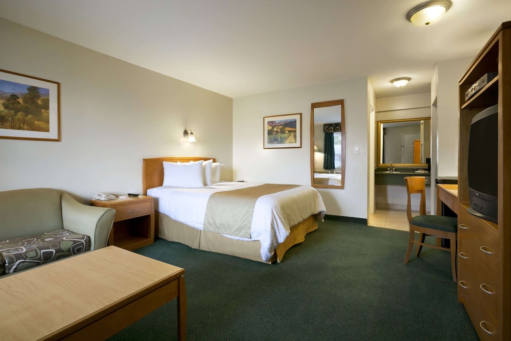 Efficiency, Suite, 1 Queen Bed, Non Smoking - Photo 1