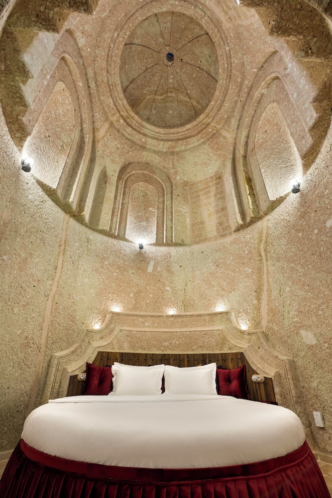 Suite (Kadi Burhaneddin Cave)