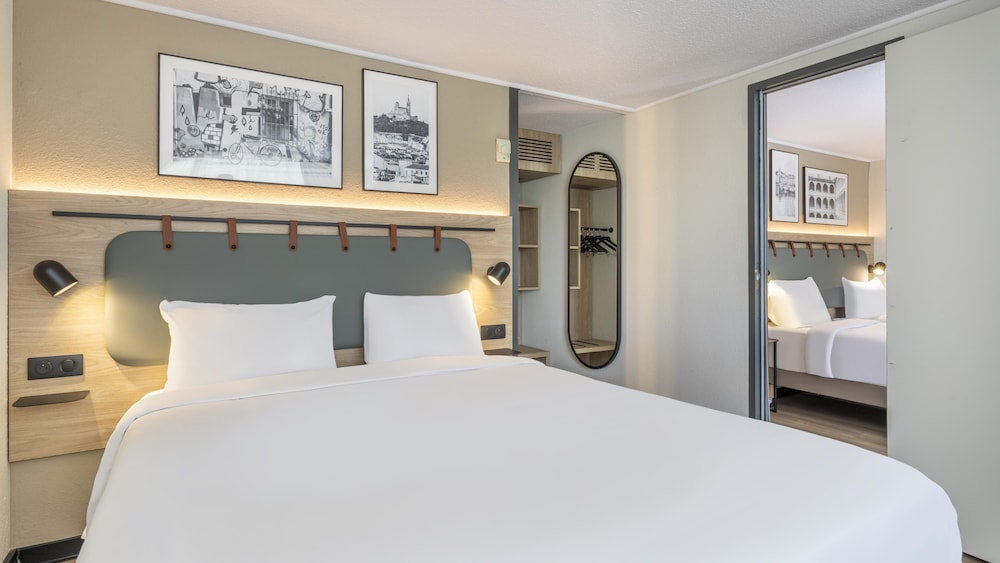Standard Room, Multiple Beds, Connecting Rooms - Photo 1