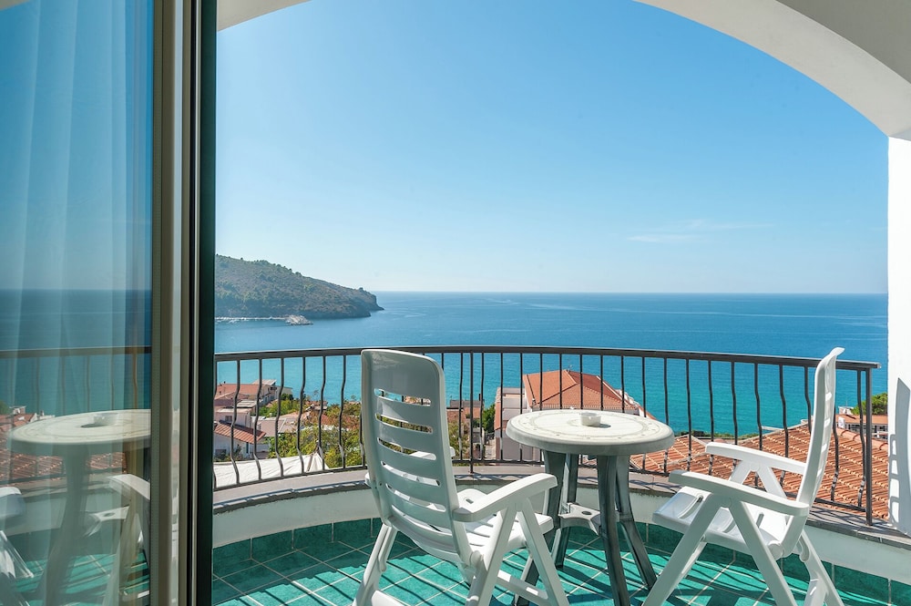 Family Room, Multiple Beds, Terrace, Sea View photo 3