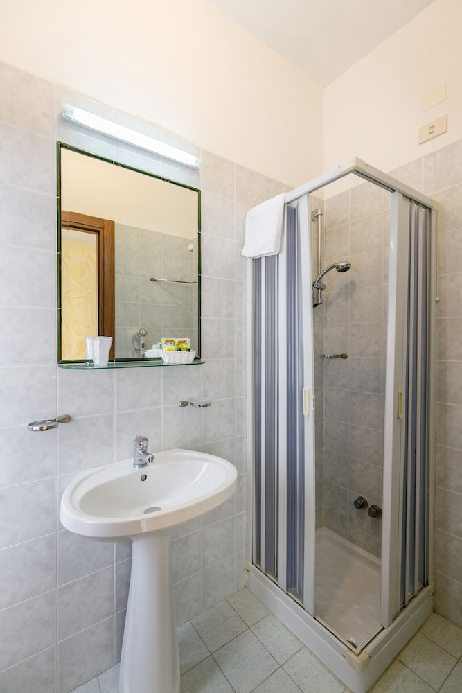 Classic Double Or Twin Room photo 3