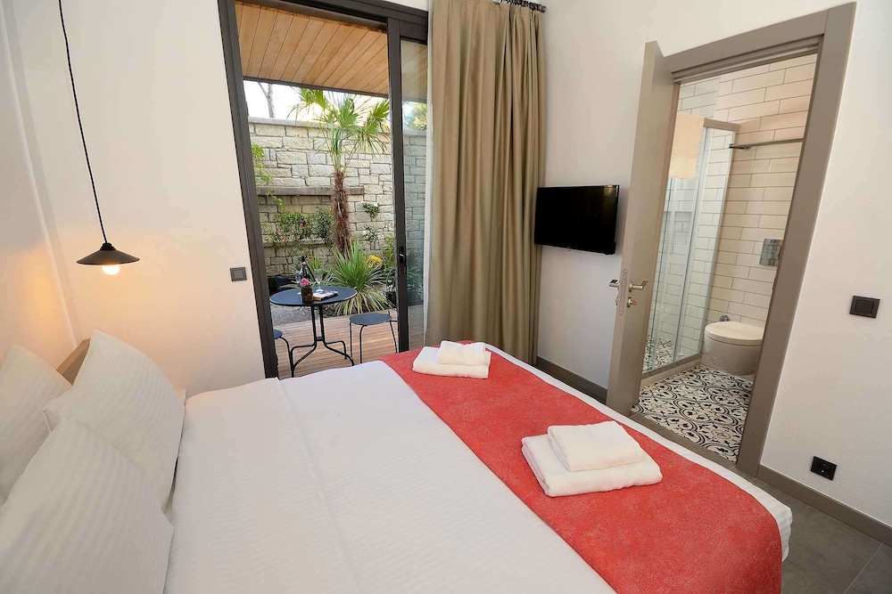 Deluxe Room, Patio photo 3