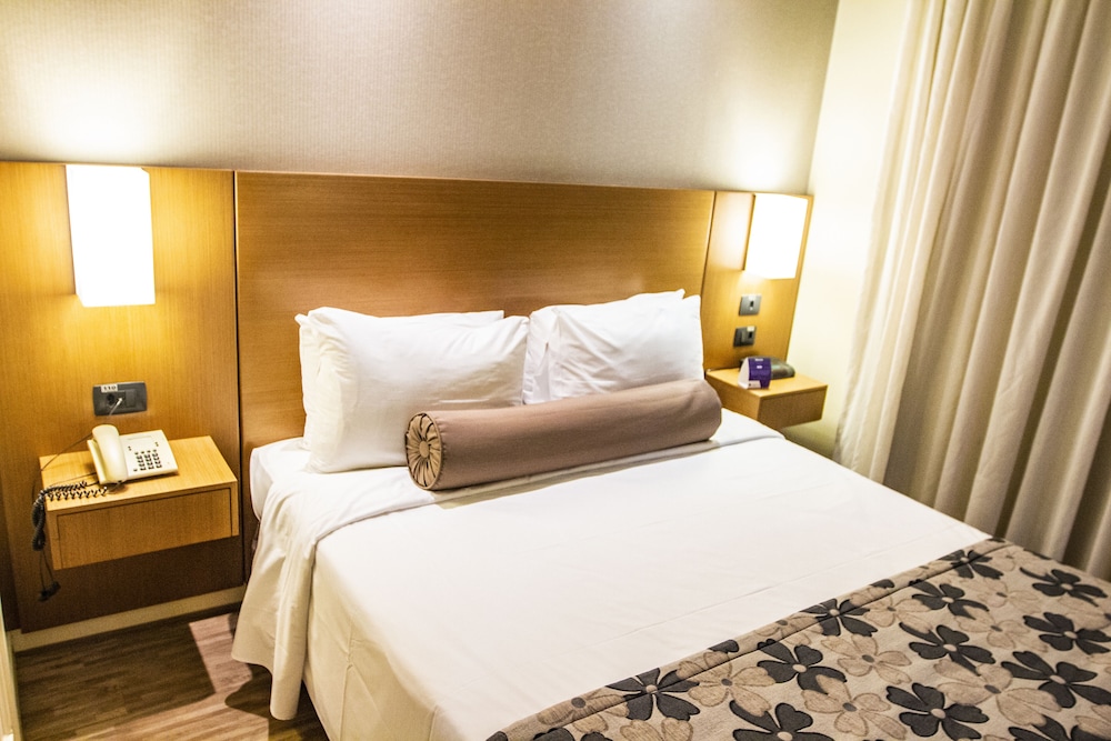 Executive Suite - Photo 4