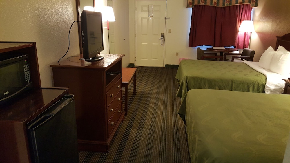 Standard Room, 2 Queen Beds, Non Smoking - Photo 7