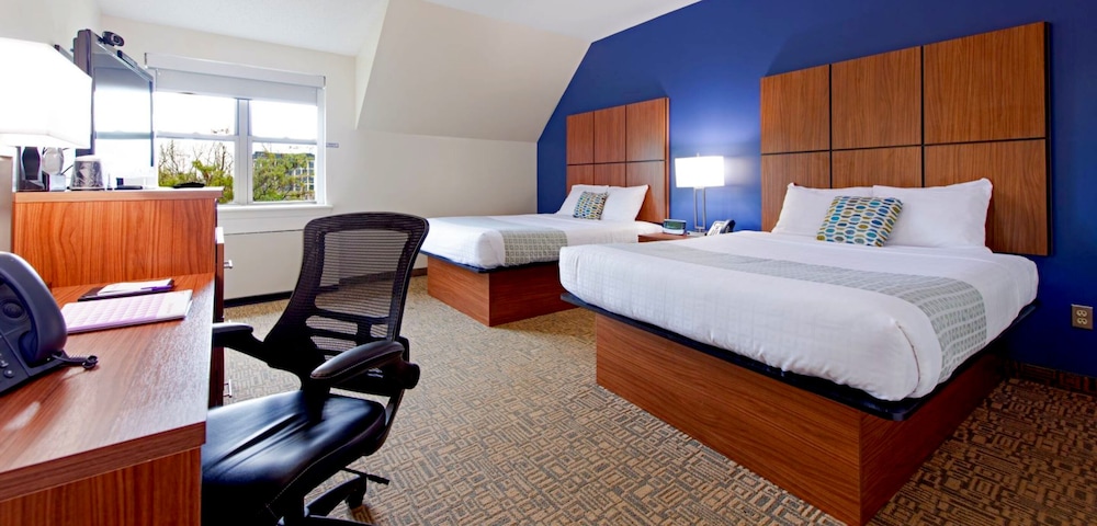Deluxe Room, 2 Queen Beds - Photo 1