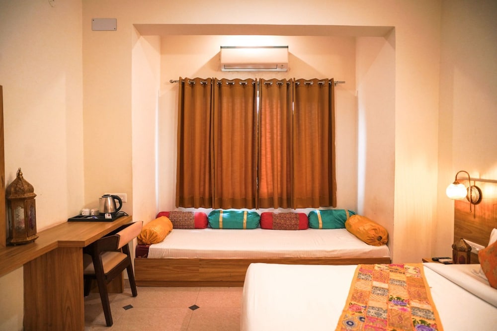Family Room, 1 Bedroom