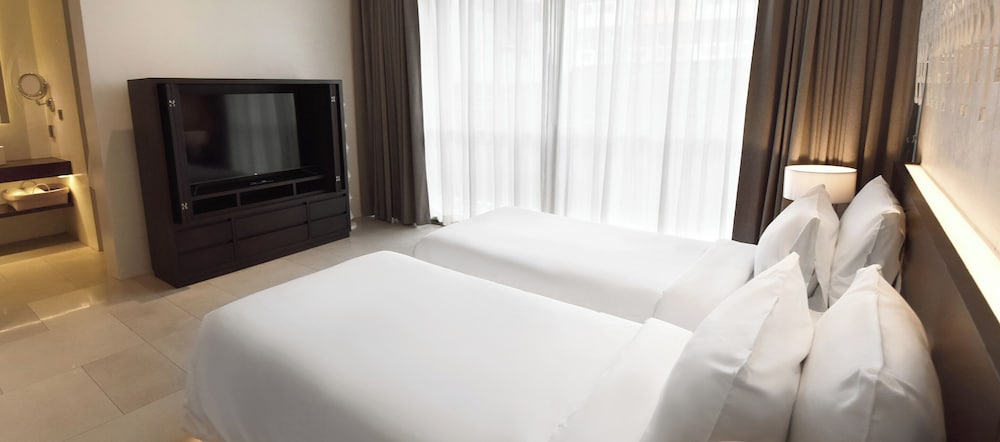 Superior Twin Bed - Photo 1