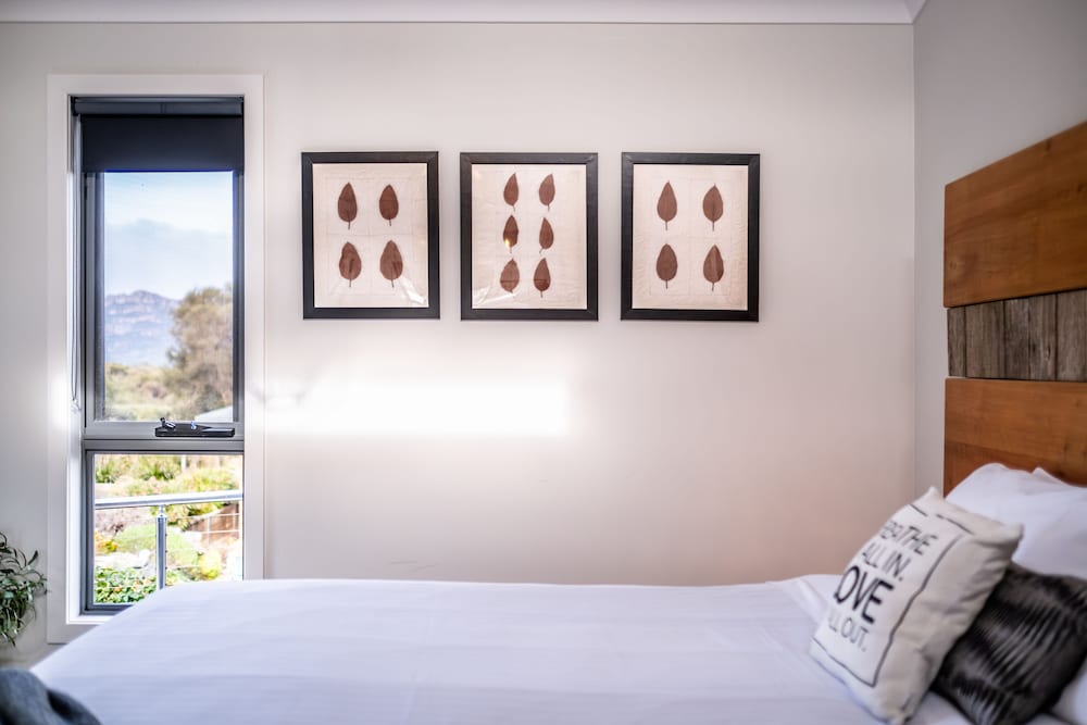 Deluxe One Bedroom Apartment With Stunning Ocean Views photo 2