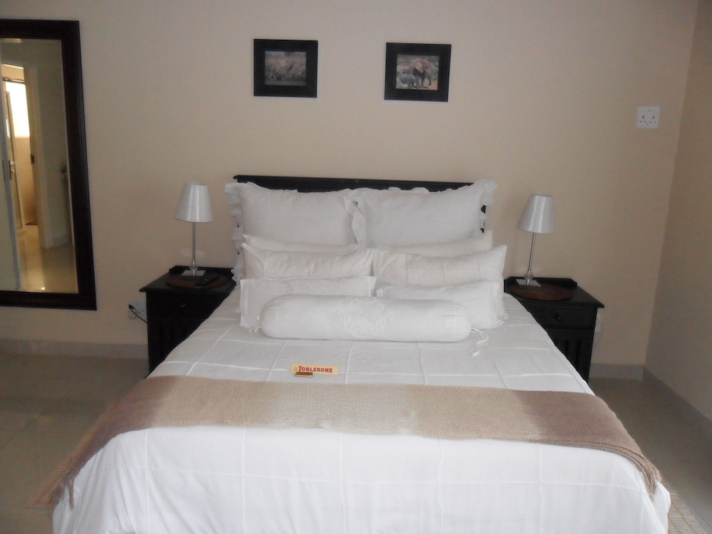 Luxury Room, 1 Queen Bed, Non Smoking photo 3