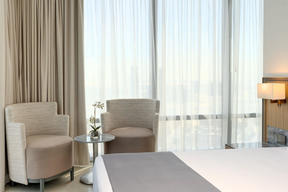 Classic Room, 1 King Bed photo 3