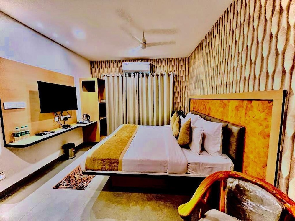 DELUXE ROOM - Photo 29