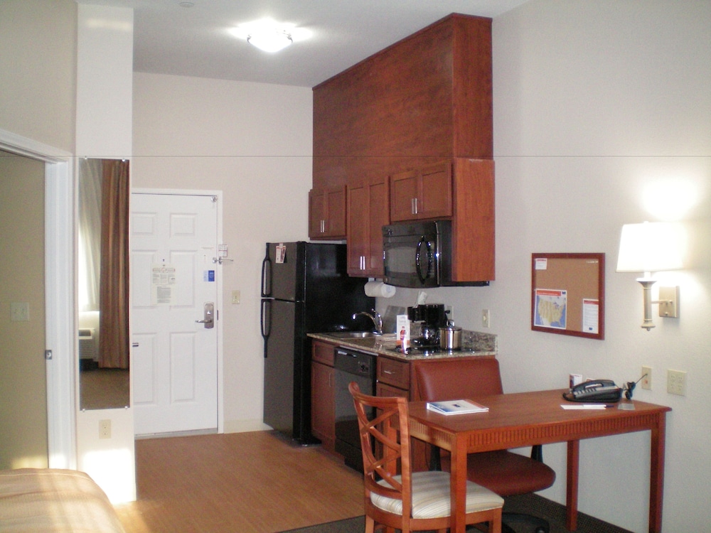 Room, 2 Queen Beds, Accessible, Non Smoking (Comm, Roll Shwr) - Photo 5