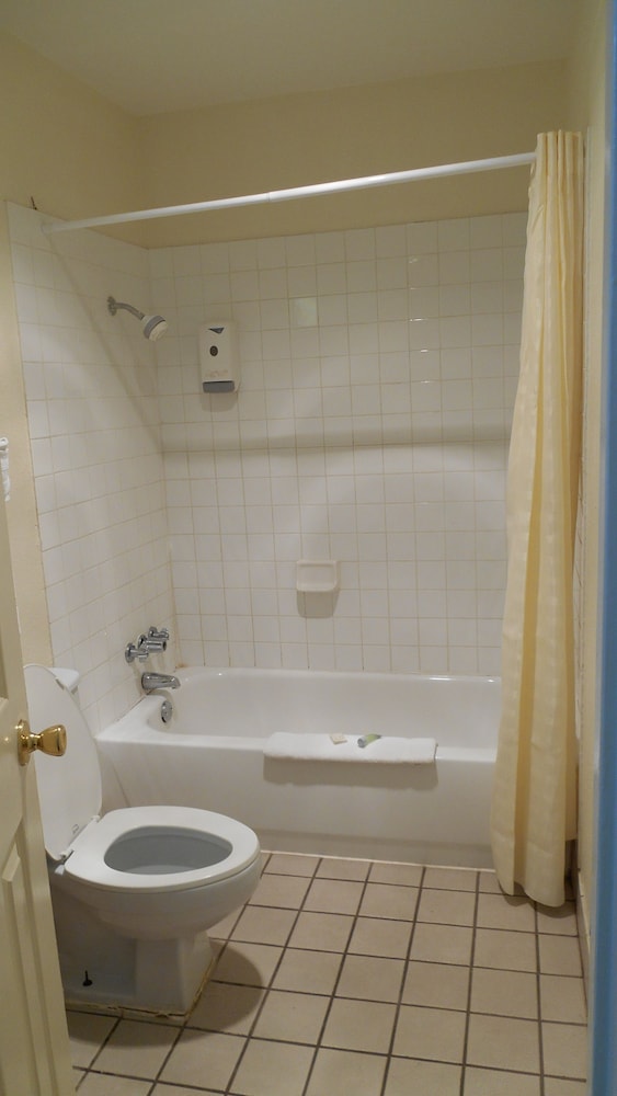 Room, 1 King Bed, Non Smoking - Photo 4