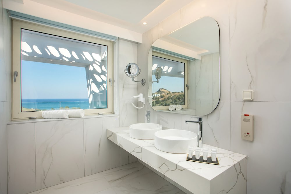Executive Suite, Sea View, Upper Floor, Jetted Tub photo 3