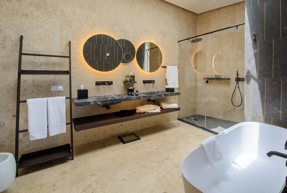 Deluxe Suite with Terrace, Sea View and Grove View - Photo 4