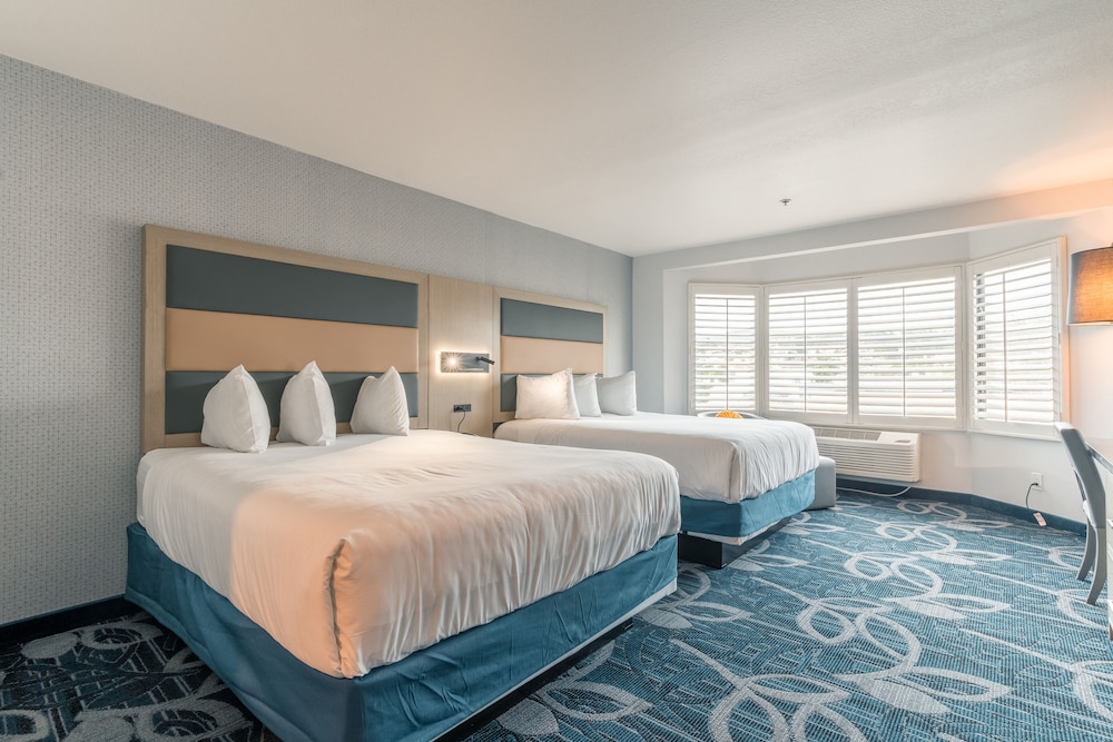 Deluxe Room, 2 Queen Beds, Accessible - Photo 2