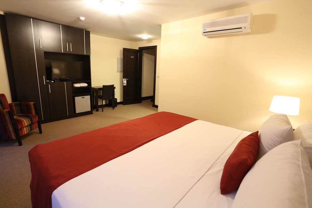 Superior Room, 1 King Bed photo 2