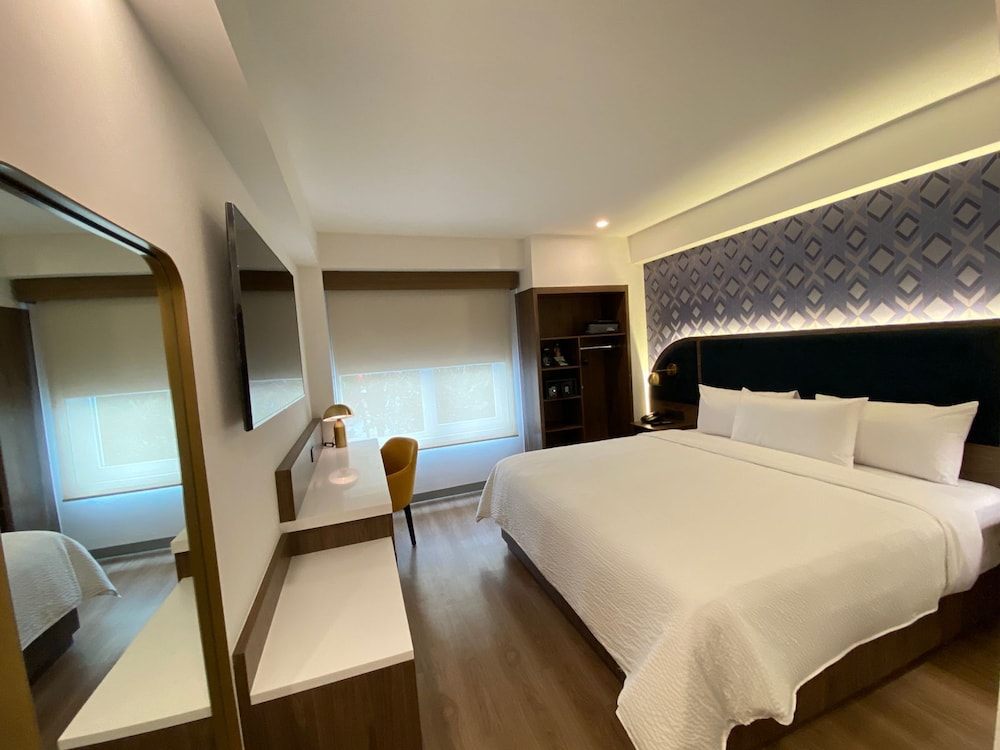Standard Room, 1 King Bed, Accessible (Communications) photo 1