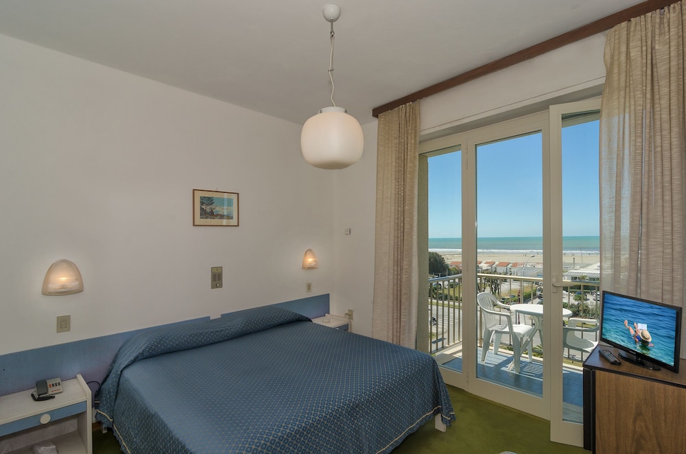 Double Room, 1 Double Bed, Balcony, Sea View photo 3