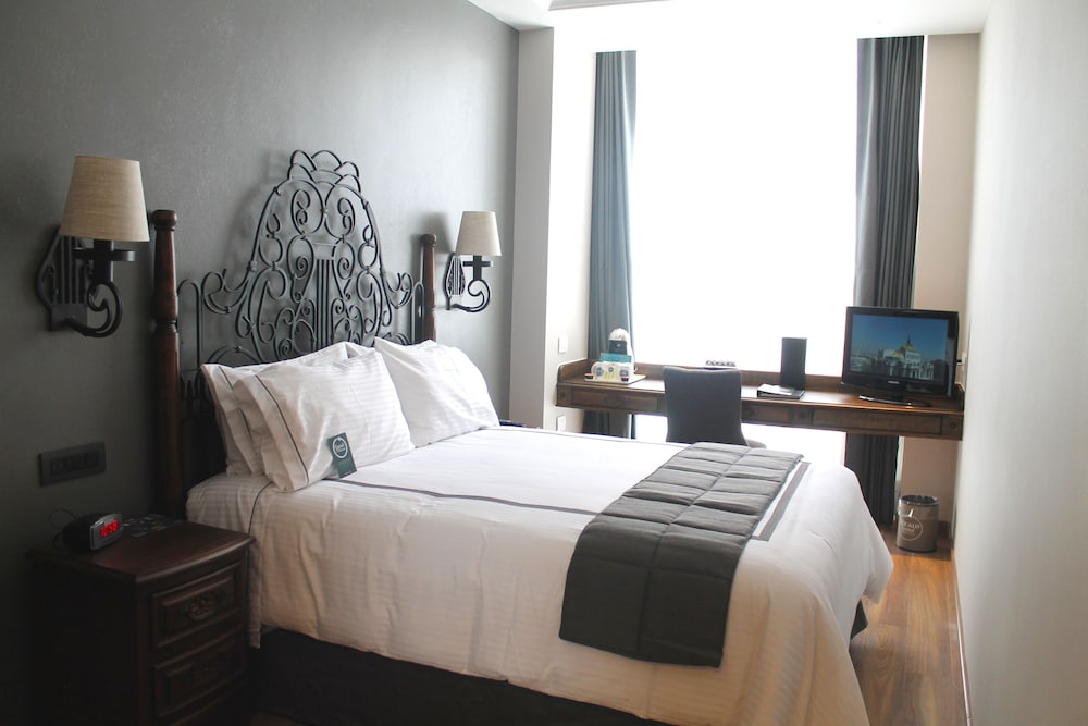 Available room thumbnail 5