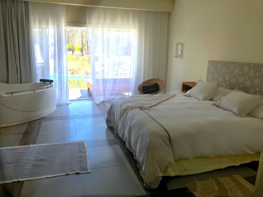 Apartment, 2 Bedrooms, 2 Bathrooms, Pool View photo 2